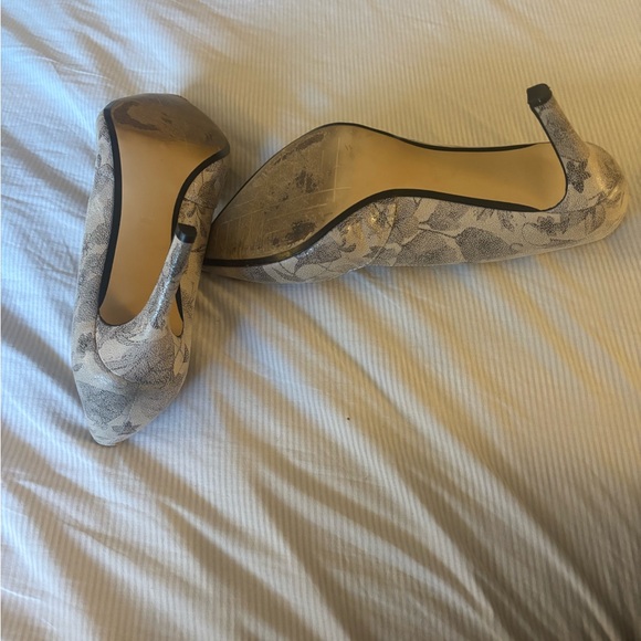 Alamar Women's Beige Floral Heels - Picture 4 of 4